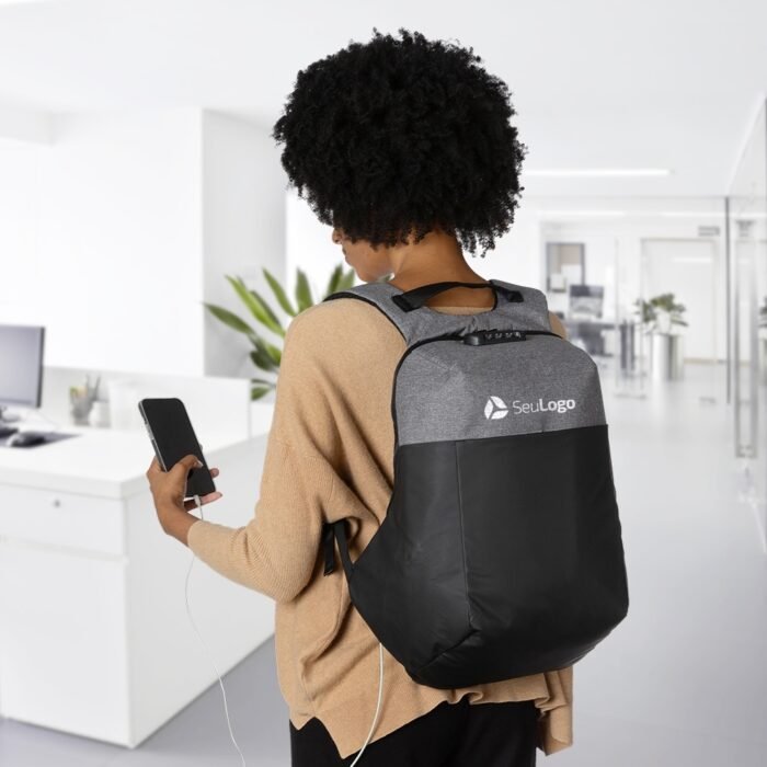 Mochila de Poliéster Anti-Furto USB com Segredo - Imagem 2