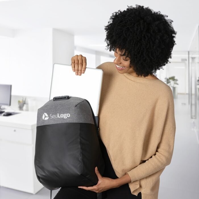 Mochila de Poliéster Anti-Furto USB com Segredo - Imagem 13